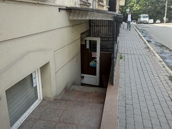Здається на постіну основу приміщення Черновцы