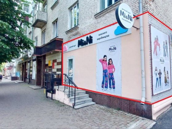 Центр вул. Благовісна 182, є підйомник для людей з інвалідністю Черкаси