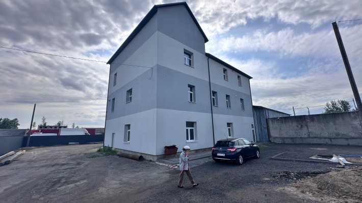 Оренда офісних кабінетів біля Рівного — траса, митниця, охорона, від власника С. Зоря - фото 1