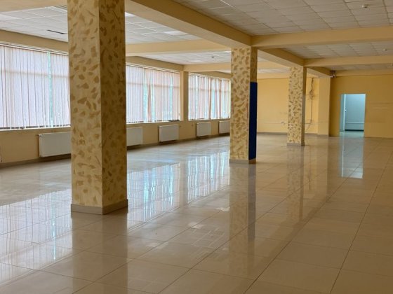 Здається в оренду приміщення з великою площею Ужгород