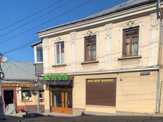 Здам в оренду магазин вул.Головна,115м.кв.фасадний вхід і вітрина. Чернівці
