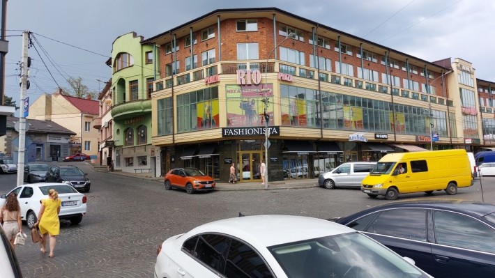 Оренда магазину та офісів у центрі міст Ужгорода, Мукачева, Хуст та ін - фото 1