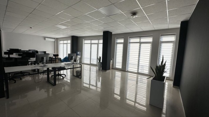 Оренда офісу на Швабській 450 м.кв. Open space, без відключень електроенергіі - фото 1