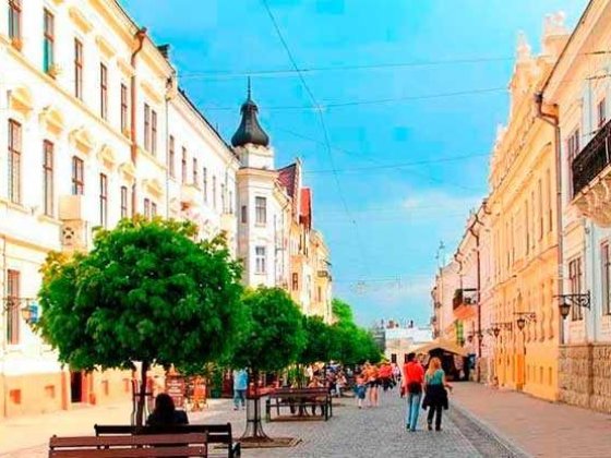 Здам робоче місце в коворкінгу в центрі, вул. Гоголя — цілодобовий доступ Чернівці
