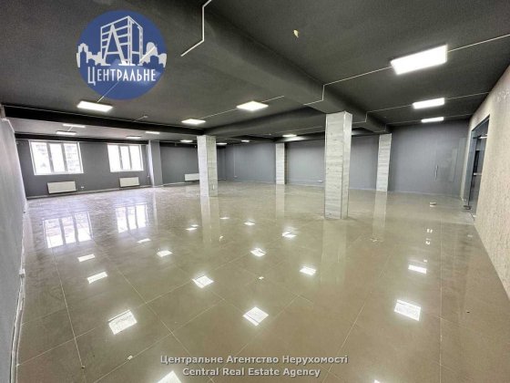 Оренда офісного приміщення по вул. Руська. 170 кв.м. Ремонт, парковка Черновцы