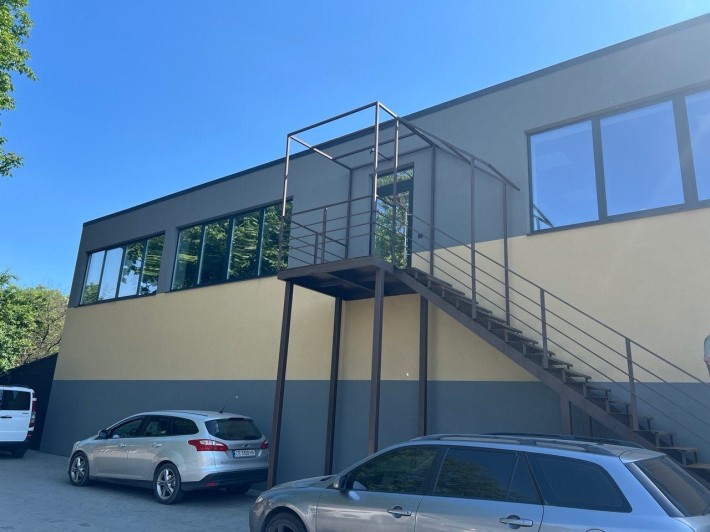 ОРЕНДА СУЧАСНОГО ОФІСУ 230 м² | ЧЕРНІВЦІ. Ціна 1800 $/місяць - фото 1