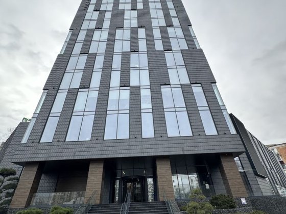 **ЦЕНТР! Оренда 34 м Фасад, Свій вхід! БЦ Black Wood Tower! Чернігів