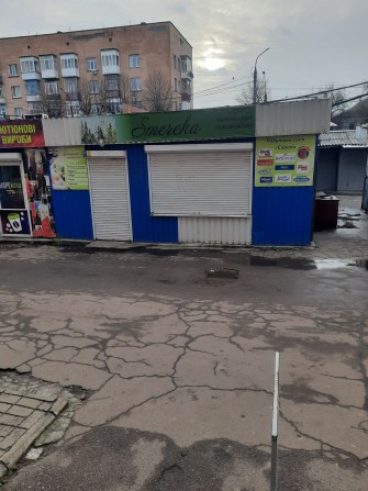 Сдается торговое помещение Рынок Привокзальный 2 в районе жд вокзала. - фото 1