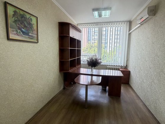 Оренда в центрі приміщення під офіс біля Будинку Торгівлі Черкаси