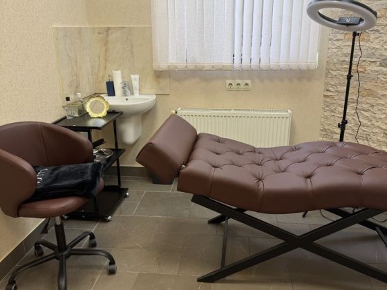 Оренда кабінету (робочого місця) в салоні краси. Світло + Софіївська Борщагівка