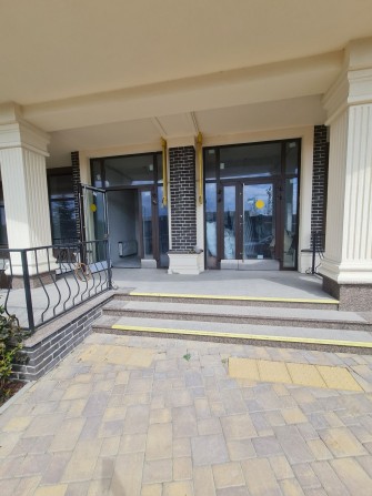 Оренда фасадного приміщення.  ЖК Софія Резиденс . Без комісії.  Надаємо ремонтні канікули. - фото 1
