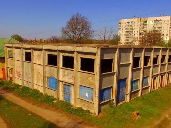 Двоповерхова будівля БМЗ Александрия