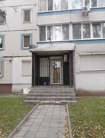 Продам Коммерческое помещение на Левом берегу, 11 микрорайон - фото 1