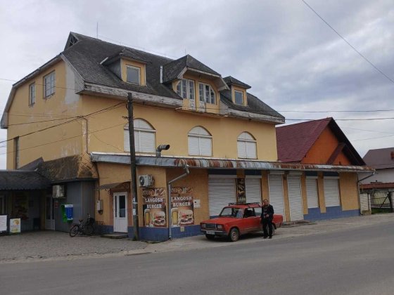 Торговий комплекс із діючим бізнесом Виноградів