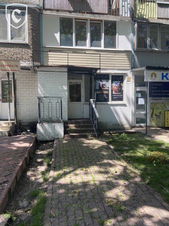 Фасадне приміщення 50м² у центрі Вишгорода, просп. Мазепи, 5 - фото 1