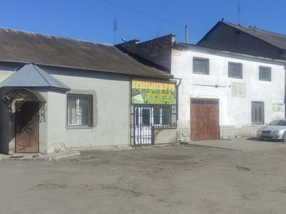 Продам : Офіс , склад-магазин, може бути під виробництво Дубно
