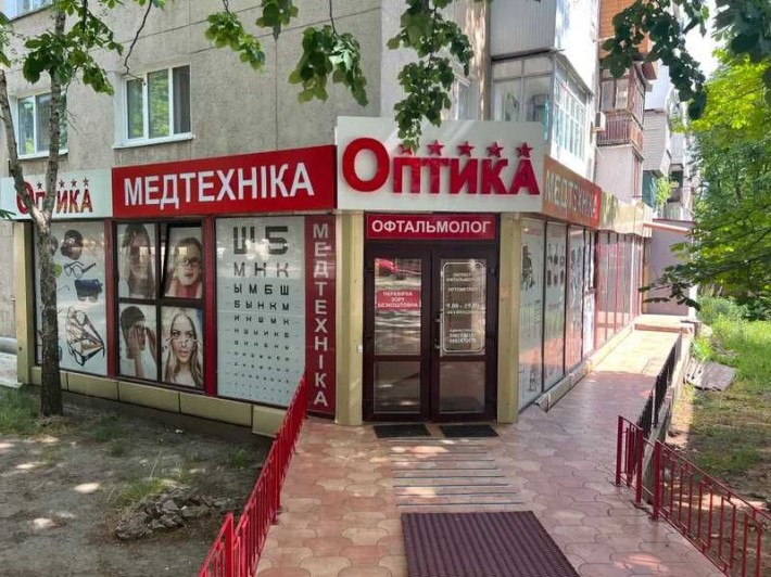 Продаж магазину 102 м² з вітриною (центр), вул. Спортивна, 8 - фото 1
