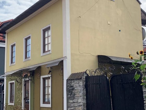 Продається будинок в центрі Старого міста