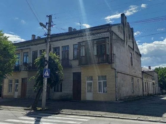 Продаж комерції фасад центр з ремонтом під будь-який вид діяльності Калуш