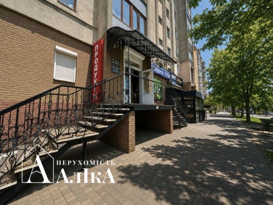 Продам фасадне приміщення Каменец-Подольский