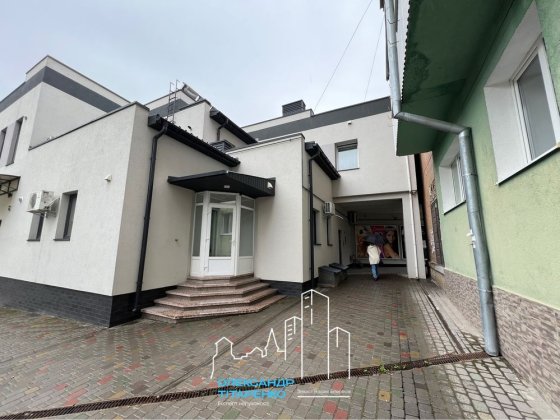 Продається просторе комерційне приміщення в центрі міста — 260 м²! Каменец-Подольский