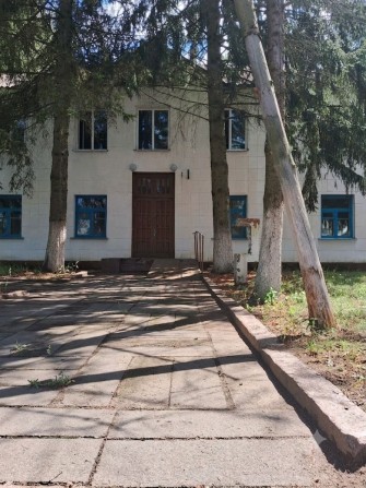 Двоповерхова будівля - 300 метрів від варшавської траси. Торгівля, шоурум, фасування, фулфілмент, ск - фото 1
