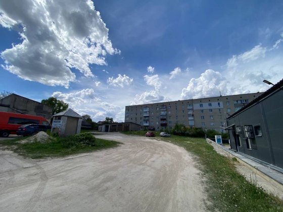 Продам комерційне приміщення з великою територією Кременец
