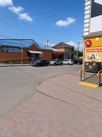 Готовий бізнес у центрі Миргорода: Двоповерхова комерція з орендарями + складські приміщення - фото 1