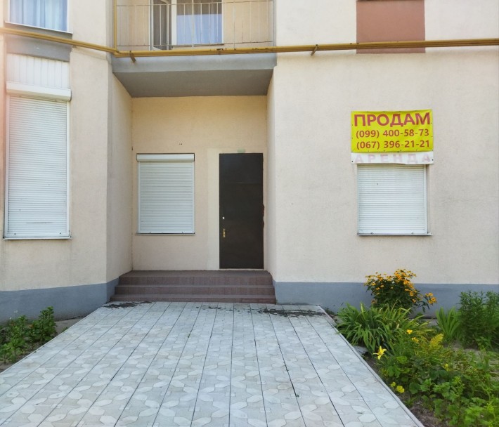 Продаж - приміщення 54 кв.м. з ремонтом та  окремим входом - фото 1