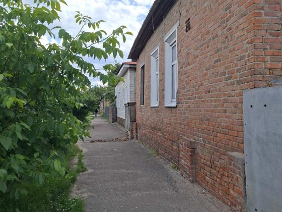 Продається фасадна квартира в центральній частині міста для проживання, або під комерцію Прилуки