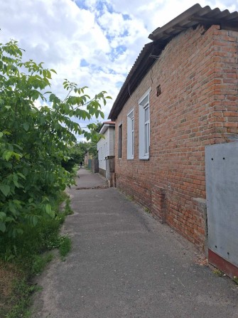 Продається фасадна квартира в центральній частині міста для проживання, або під комерцію - фото 1