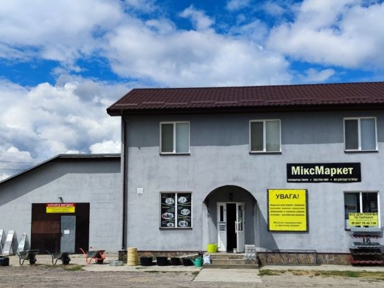 Продається будинок з вбудованим магазином - готовий варіант для життя та бізнесу! Сарни