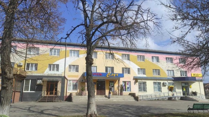 Частина будівлі ( готель Случ). 1 362 м2, Сарни, вулиця Соборна, 1 - фото 1