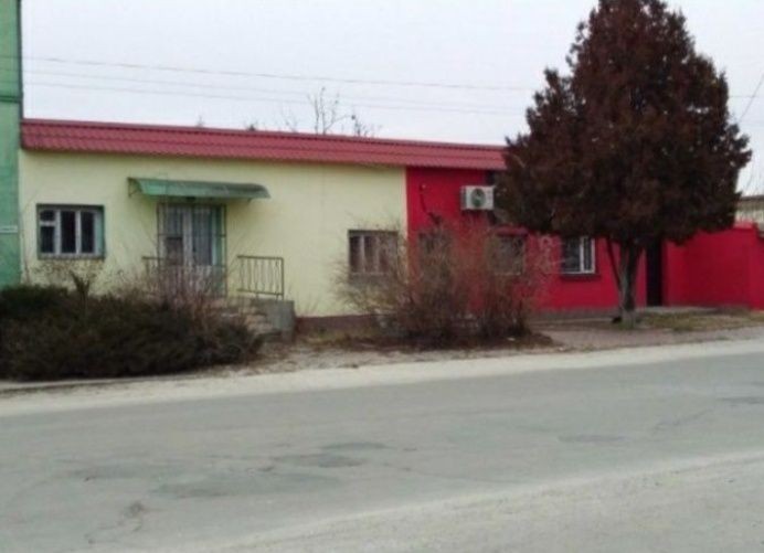 Продам двоповерхову будівлю площею 200 кв. м - фото 1