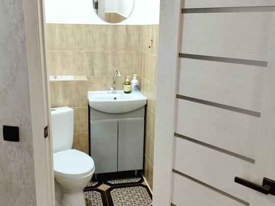 Приміщення в центрі (поруч із міською радою), фасадне, з ремонтом та окремим входом. Старокостянтинів