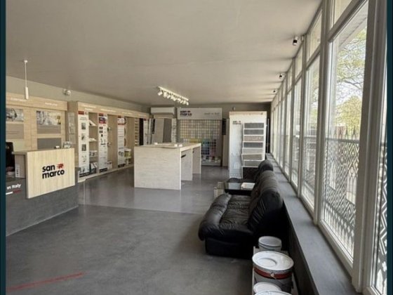Продаєтся магазин в торгівельній частині міста Умань