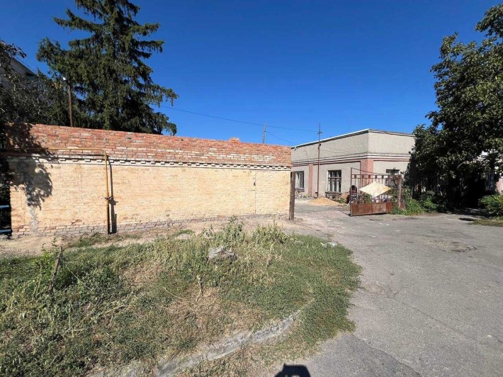Продаж комерційного приміщення в м. Гайсин, площа 1700 кв.м - фото 1