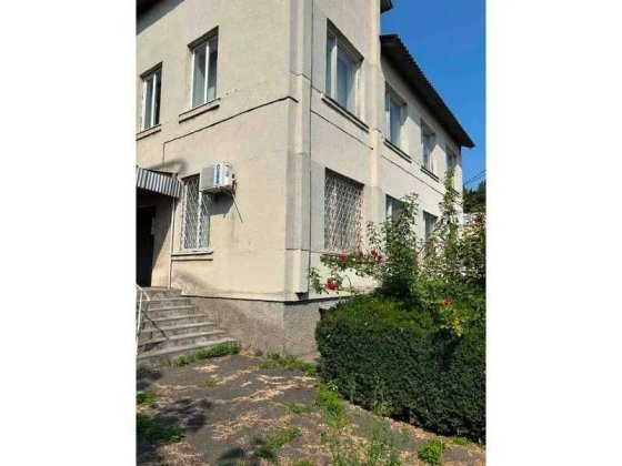 Продаж комплексу будівель 417 м² (адмінбудинок, гараж, підвал) пров. Героїв України, 1 Бершадь