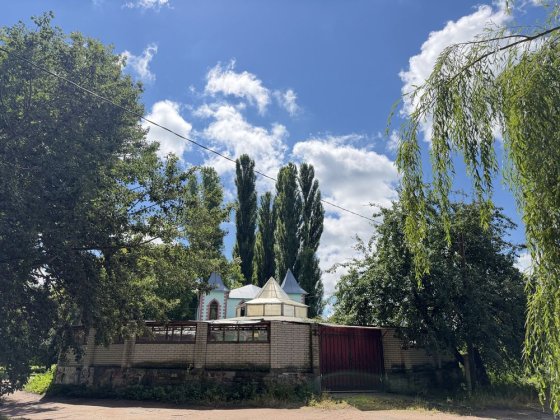 Продаю будівлю ресторану (з дискотекою) у парковій зоні на березі річки Черняхів