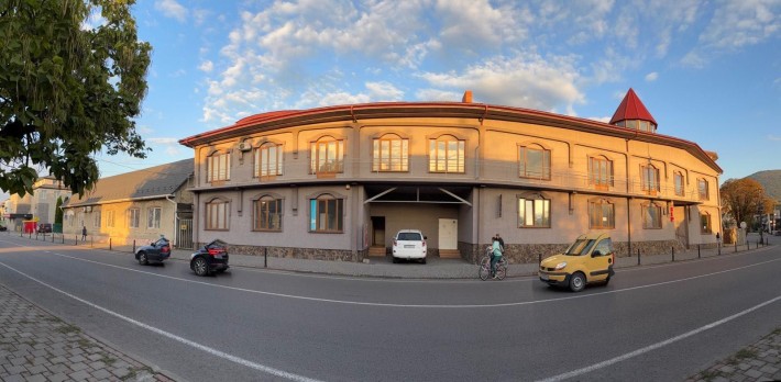 Продається комерційний комплекс у місті Тячів  — готовий орендний бізнес із пасивним доходом! - фото 1