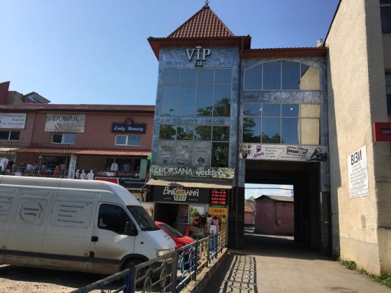 Продаеться діючий торговий центр , VIP, у центі м. Іршава Иршава