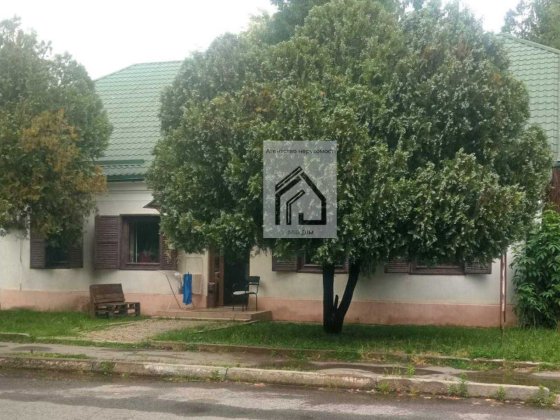 Продається комерційне приміщення з приватизованою ділянкою Чоп
