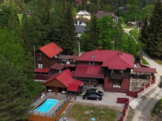 Відпочинковий комплекс з басейном у Микуличині Микуличин