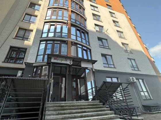 Терміновий  продаж комерційного приміщення в ЖК Паркова Алея Угорники