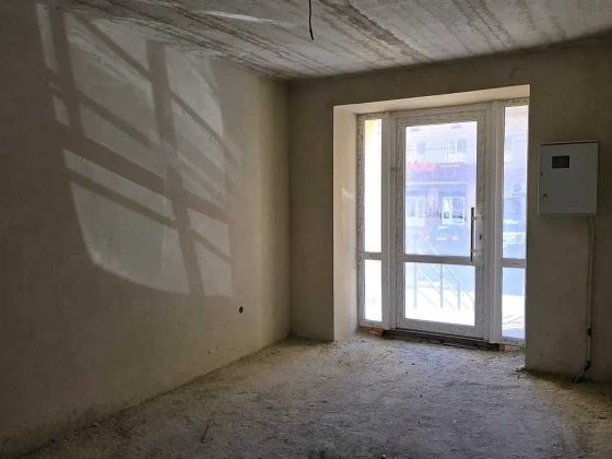 Продам комерційне приміщення 91 м2 721$ m2, здане, прохідне Микитинці