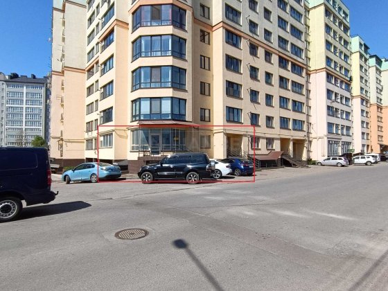 Продаж фасадного комерційного приміщення, річка Микитинці