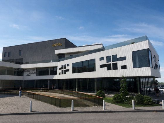 Комерція у  новому торговому центрі Косова. 19 приміщень від 28 до 164 м² Косів