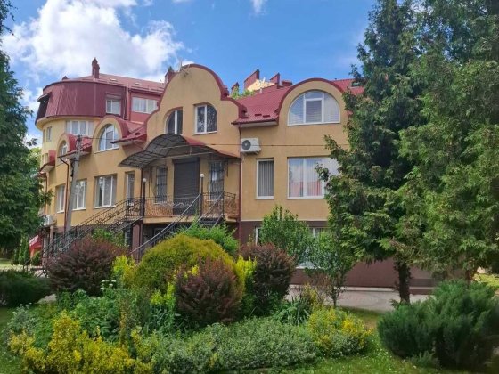 Продаю комерційне приміщення в центрі Богородчан.592м2. На трасі до Буковеля. Богородчани