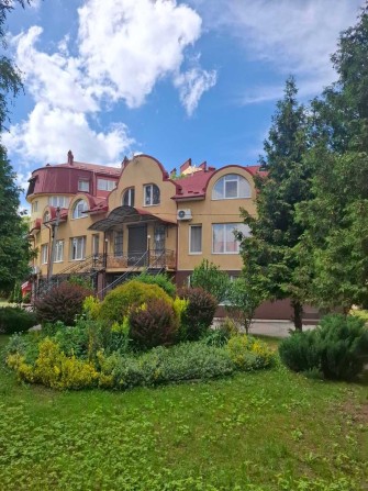 Продаю комерційне приміщення в центрі Богородчан.592м2. На трасі до Буковеля. - фото 1
