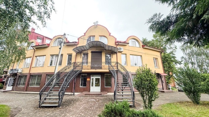 Готовий бізнес плюс житлова частина | Комерційний комплекс 591,2 м² у центрі Богородчан - фото 1